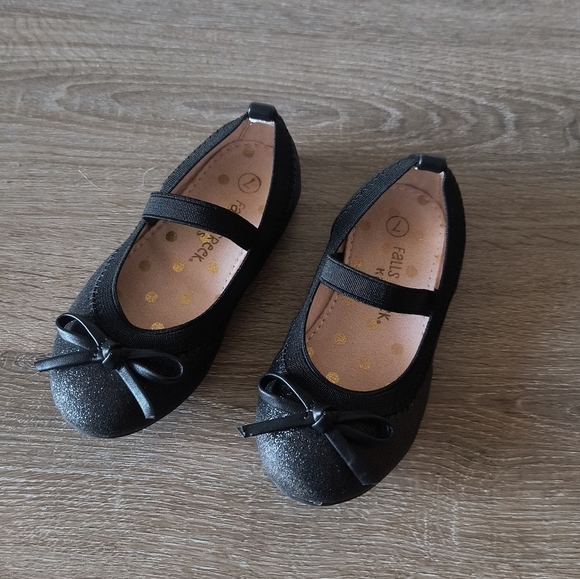 Falls Creek Girls Sparkly Black Flats Dress Shoes With Strap And Bow Size 7 - Picture 1 of 7